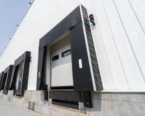 porte sectionnelle industrielle sur quai en bretagne 08